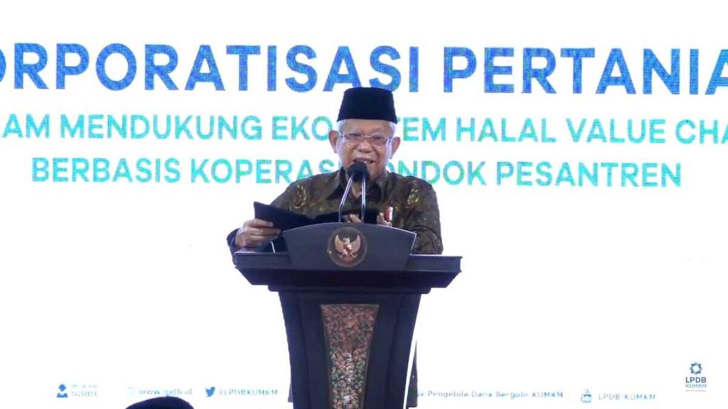 Vice President Ma'ruf Amin at the launch of Agricultural Digitization at Al-Ittifaq Islamic Boarding School, Bandung Regency, West Java Province, Tuesday (22/3/2022)..