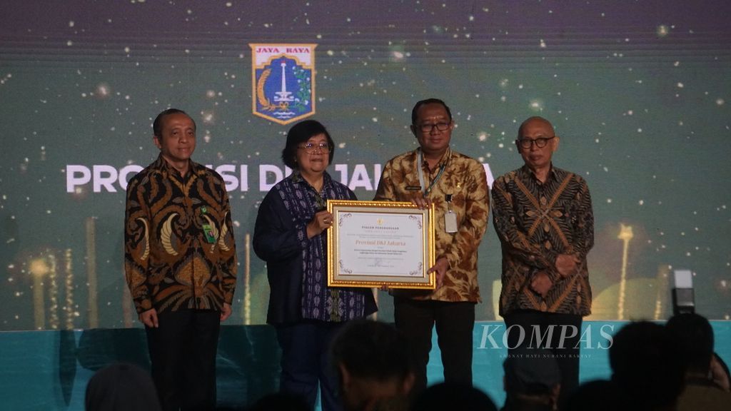 Pemerintah Provinsi DKI Jakarta merupakan salah satu penerima penghargaan Green Leadership Nirwasita Tantra 2022 di Gedung Manggala Wana Bakti, kompleks Kementerian Lingkungan Hidup dan Kehutanan, Jakarta, Selasa (29/8/2023).