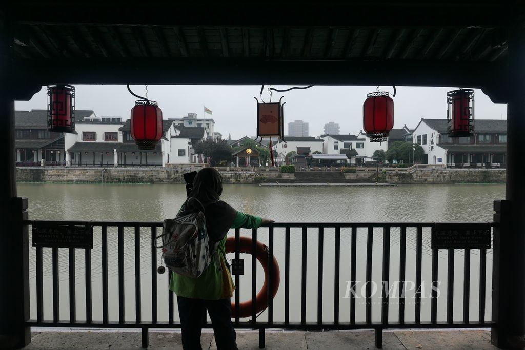Suasana Kanal Besar di Kota Tua Tangqi, Hangzhou, Provinsi Zhejiang, China, Jumat (22/9/2023). Awak media mendapatkan kesempatan mengikuti tur kota dengan tujuan ke Kota Tua Tangqi. 