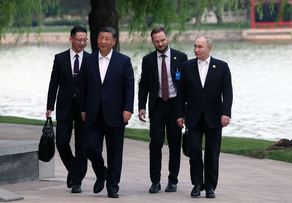 President of China Xi Jinping (second from the right) and President of Russia Vladimir Putin in Zhongnanhai complex, Beijing, on May 16th, 2024.