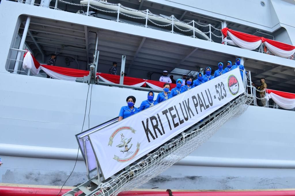 Jajaran Jalasenastri menghadiri peresmian KRI Teluk Palu-523 di Lampung, Rabu (9/3/2022).