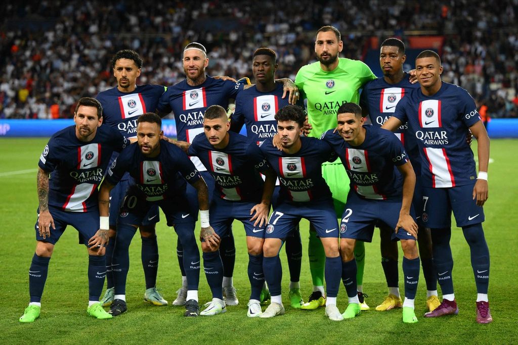 Para pemain Paris Saint-Germain berpose sebelum pertandingan babak grup Liga Champions Eropa antara PSG dan Juventus di Stadion Parc des Princes, Paris, Rabu (7/9/2022) dini hari WIB. 