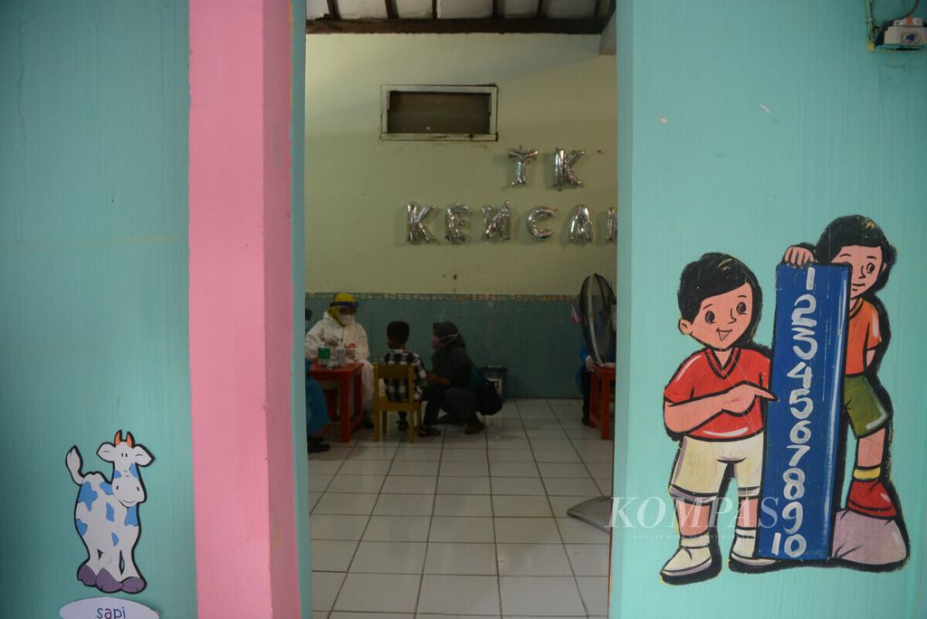 Salah satu ruang yang digunakan untuk melakukan imunisasi bagi anak-anak di TK Kencana, Karangayu, Kota Semarang, Jawa Tengah, Rabu (18/11/2020). Bulan imunisasi tersebut merupakan komitmen pemerintah dalam mencegah wabah campak dan cacat bawaan saat lahir akibat rubela.