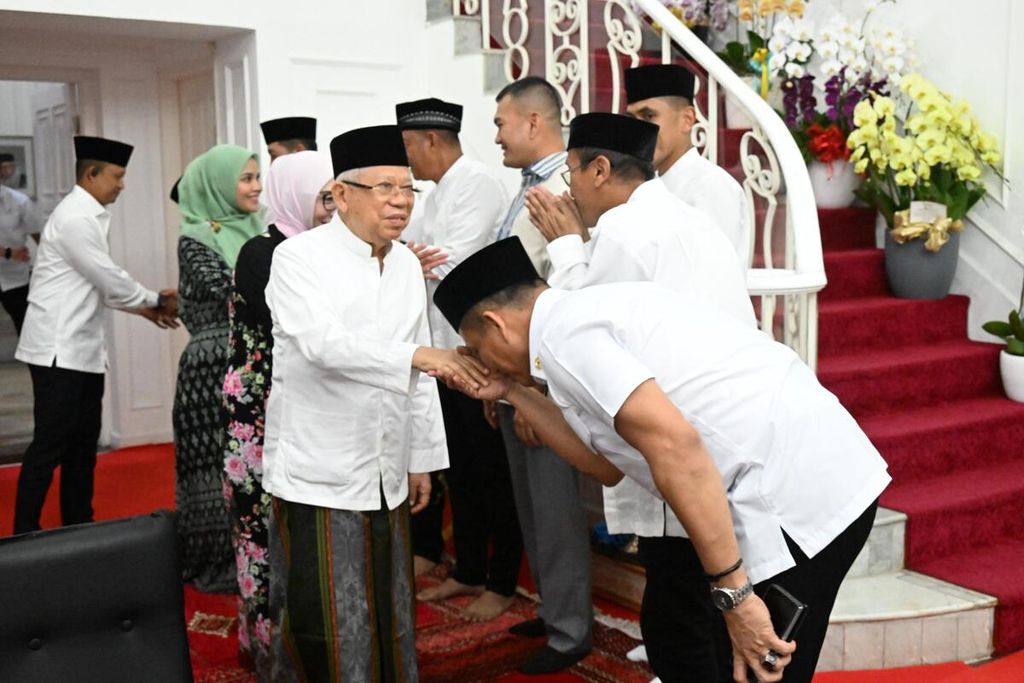  Merayakan ulang tahun ke- 81 ,Wakil Presiden Ma’ruf Amin dan keluarga menggelar acara tasyakuran dan doa bersama di kediaman resmi Wapres di Jakarta Pusat, Senin (11/3/2024).