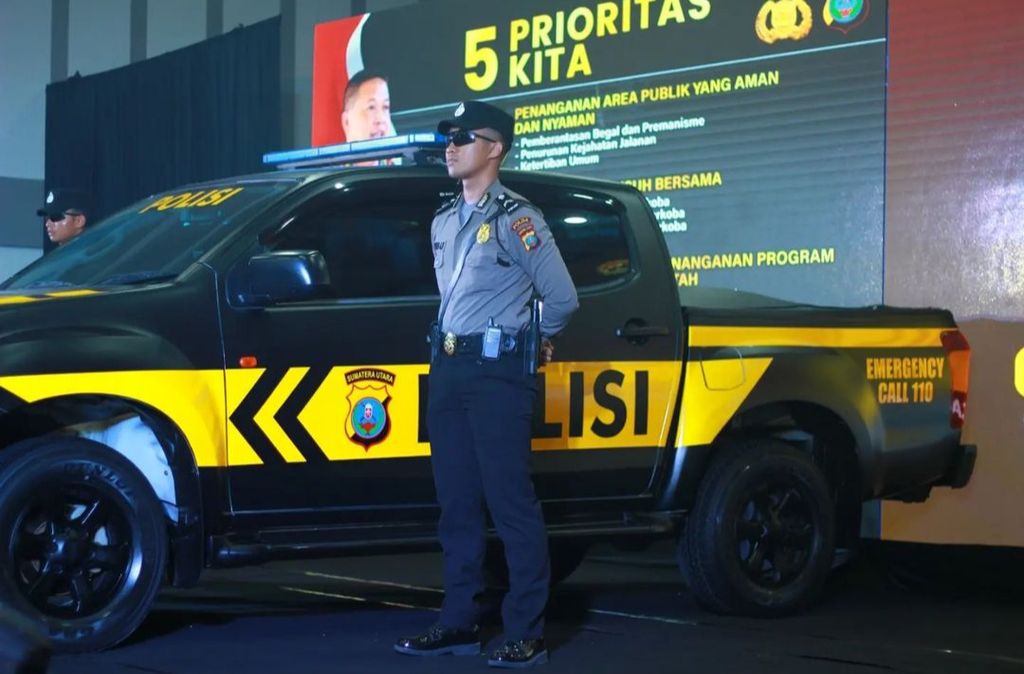 Petugas Kepolisian Resor Kota Besar Medan meluncurkan Mobil Patroli Perintis Samapta untuk menekan aksi begal dan kejahatan jalanan yang kian marak di Medan, Sumatera Utara, Senin (24/7/2023) malam. 