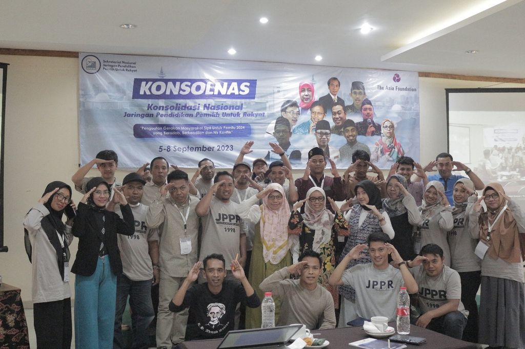 Sejumlah anggota Jaringan Pendidikan Pemilih untuk Rakyat dari 20 sekretariat provinsi dan 8 sekretariat daerah mengikuti Konsolidasi Nasional yang diselenggarakan di Depok, Jawa Barat, awal September 2023.