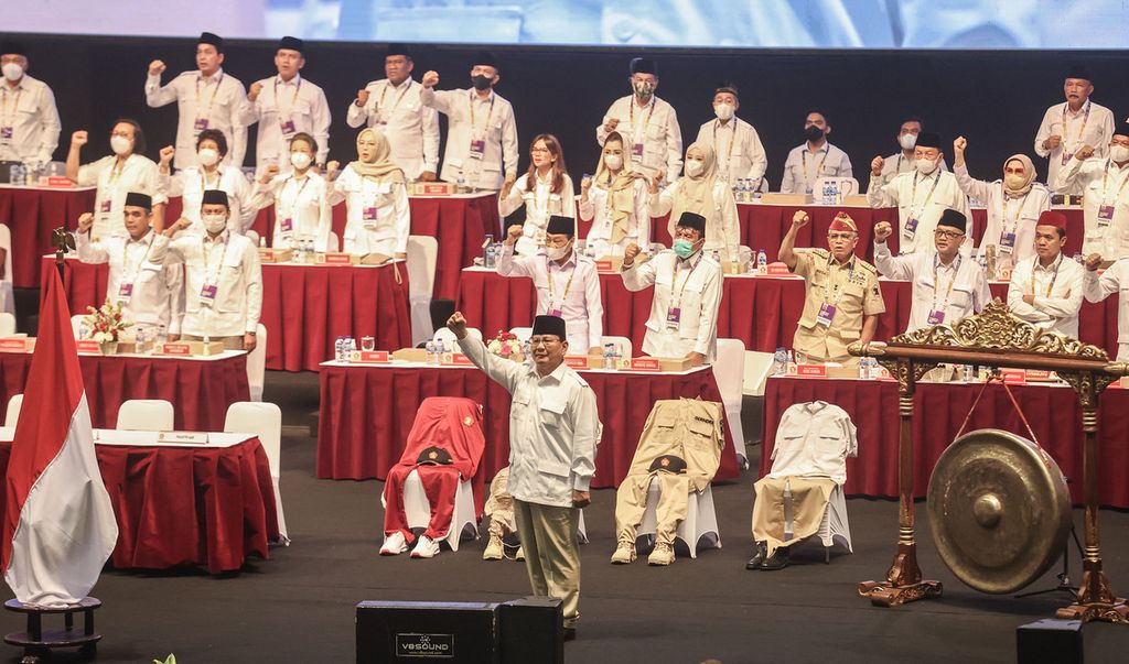 Gerindra Party chairman Prabowo Subianto (center) along with party officials attend the opening of the Gerindra Party National Leadership Meeting (Rapimnas) in Sentul, Bogor, West Java, Friday (12/8/2022).