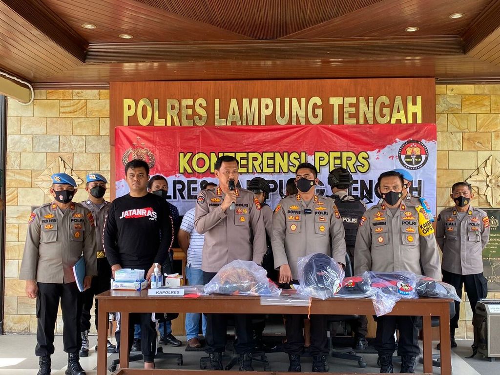 Polda Lampung menggelar konferensi pers kasus penembakan anggota polisi oleh rekannya sesama anggota polisi di Polres Lampung Tengah, Senin (5/9/2022)