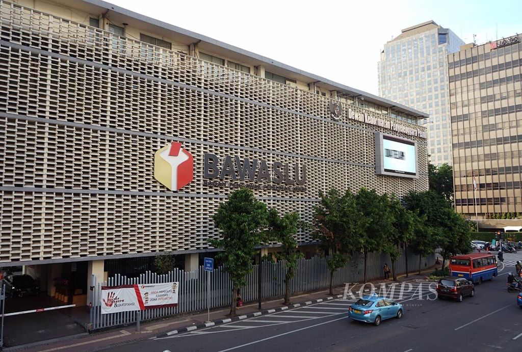 Kantor Badan Pengawas Pemilihan Umum dan Dewan Kehormatan Penyelenggara Pemilu, Jakarta.