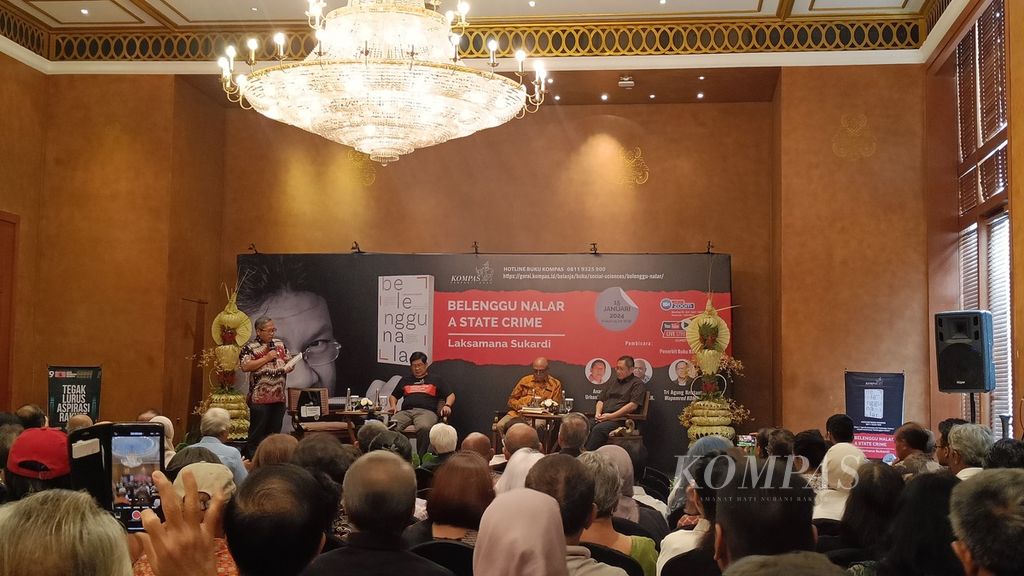 Suasana peluncuran buku berjudul <i>Belenggu Nalar </i>karya mantan Menteri Badan Usaha Milik Negara (BUMN) Laksamana Sukardi, di Jakarta, Senin (15/1/2024).