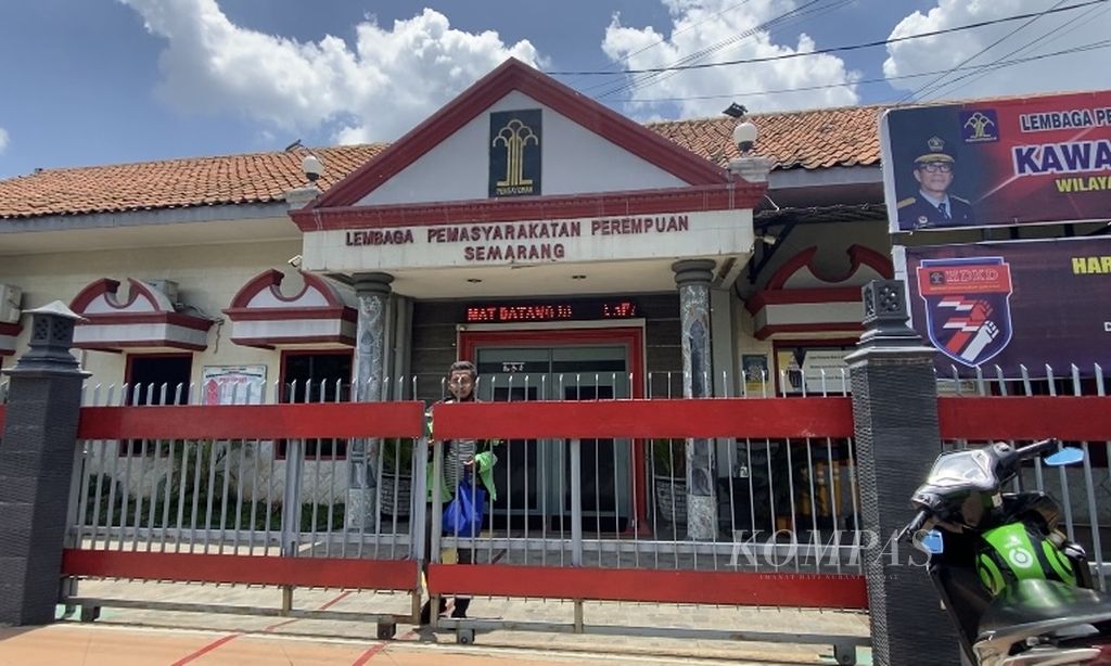 Suasana Lembaga Pemasyarakatan Perempuan Semarang, Jawa Tengah, Kamis (22/9/2022). Di tempat itu, Merry Utami, terpidana mati kasus narkotika, menjalani hukuman penjara. Ia dipindahkan ke lapas itu pada November 2021. Sebelumnya, ia dipenjara di Lapas Nusakambangan.