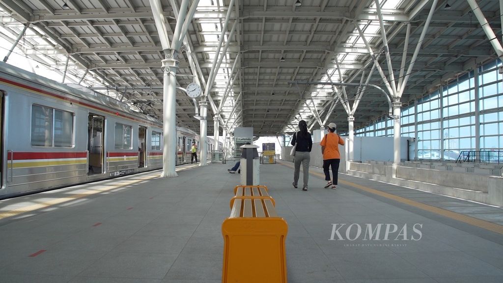 Suasana peron atas di Stasiun Manggarai, Selasa (24/5/2022). Jalur layang di stasiun ini ditujukan untuk KRL rute Bogor-Jakarta Kota.