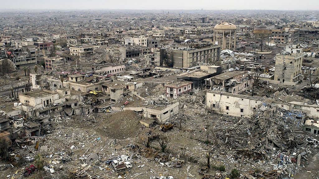 Dalam foto  yang diambil pada Kamis 9 November 2017 ini, tampak pemandangan dari udara kondisi kompleks rumah sakit yang rusak di Mosul, Irak. Kompleks yang terletak di Al-Shifaa itu merupakan pusat perawatan   bagi anggota kelompok Negara Islam di Irak dan Suriah (NIIS). Kompleks itu rusak  dalam pertempuran saat pasukan Irak merebut kembali Mosul dari tangan NIIS. 
