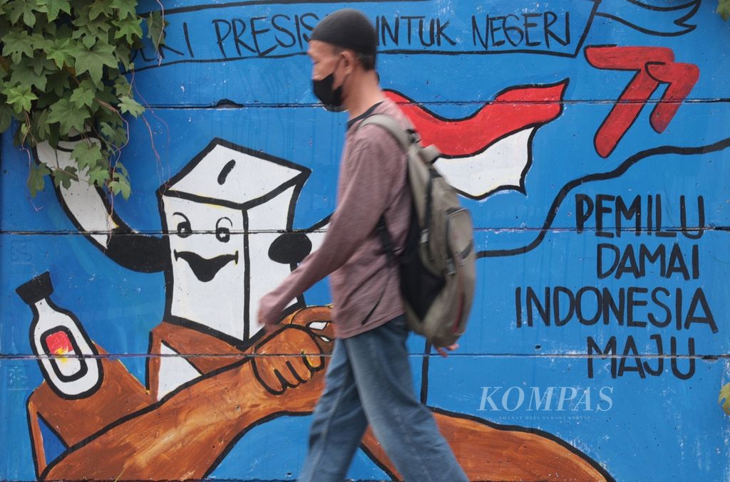 Harapan pada pemilu yang aman dan damai dituangkan masyarakat melalui mural, seperti terlihat di kawasan Jalan Juanda, Depok, Jawa Barat, Sabtu (23/9/2023). 