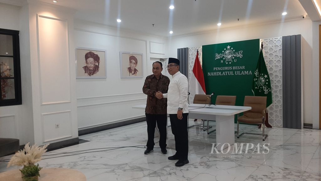 Ketua Umum PBNU KH Yahya Cholil Staquf menerima kunjungan Menteri Komunikasi dan Informatika Budi Arie Setiadi di Gedung PBNU, Jakarta, Kamis (18/1/2024).