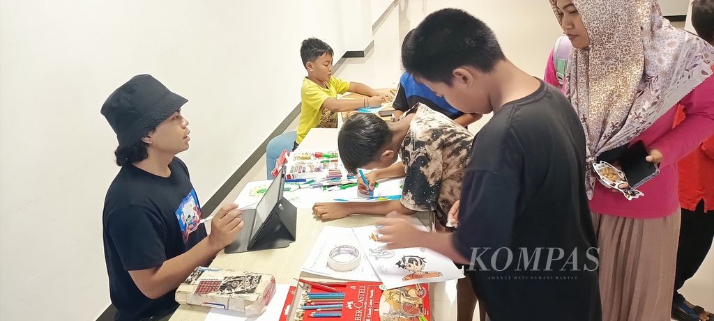 Anak-anak menggambar bebas untuk kemudian dianimasikan oleh tim Rimbun Project Wahyu Suntoon dalam Craft International Animation Festival (Craft Animfest) IV tahun 2023 , 23-28 Oktober 2023 di gedung MCC, Kota Malang, Jawa Timur. 