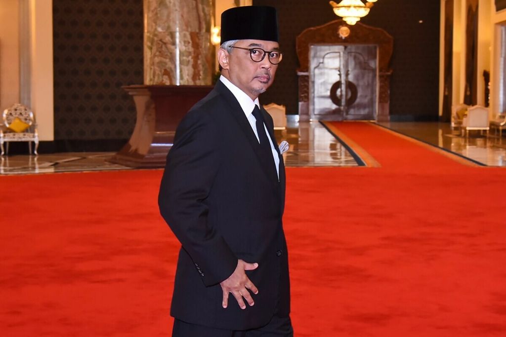 Raja Malaysia Yang Dipertuan Agung XVI menjelang Sidang Majelis Raja-raja Melayu pada Januari 2019 di Kuala Lumpur, Malaysia. Raja sedang berusaha mencari solusi atas kebuntuan politik selepas pemilu Malaysia pada Sabtu (19/11/2022).