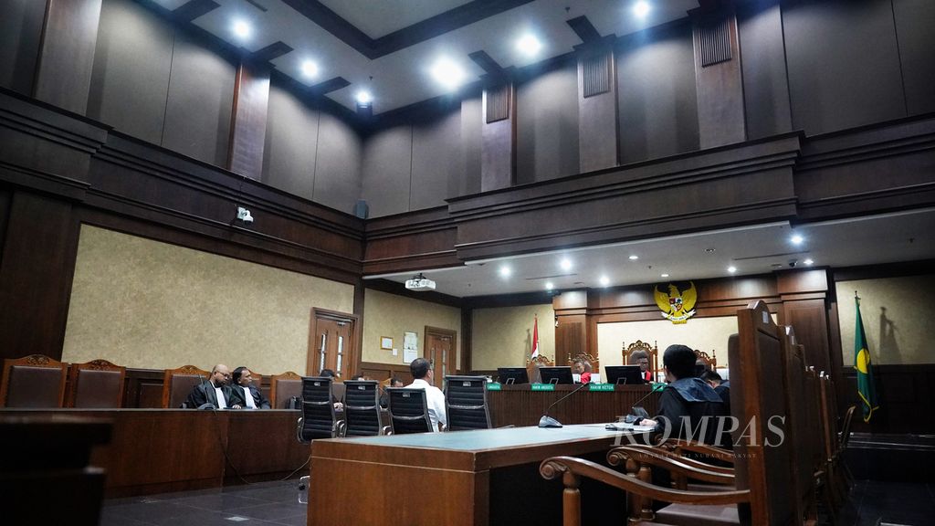 Sidang vonis terhadap bekas pejabat Direktorat Jenderal Pajak Kementerian Keuangan, Rafael Alun Trisambodo, di Pengadilan Tindak Pidana Korupsi Jakarta Pusat, Jakarta, Senin (8/1/2024).  