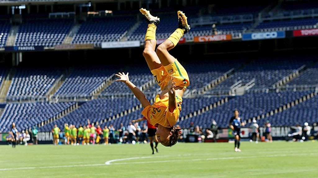 Pesepak bola putri Australia yang berkarier di Inggris, Sam Kerr, melakukan selebrasi dalam sebuah pertandingan pada 2017. 