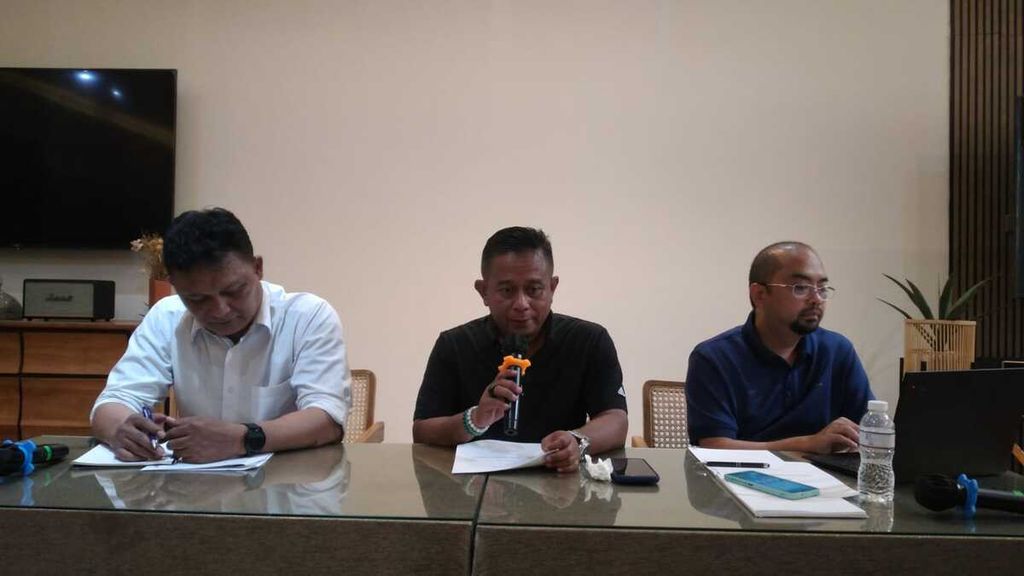 Kuasa hukum Assegaf Hamzah and Partners (AHP) memberi pernyataan terkait dugaan kartel minyak goreng oleh grup usaha Wilmar pada konferensi pers di Jakarta Selatan, Minggu (15/1/2023).