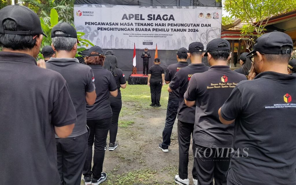 Bawaslu Provinsi Bali menggelar apel siaga pengawasan masa tenang hingga penghitungan suara Pemilu 2024 di Provinsi Bali. di Kota Denpasar, Sabtu (10/2/2024). 