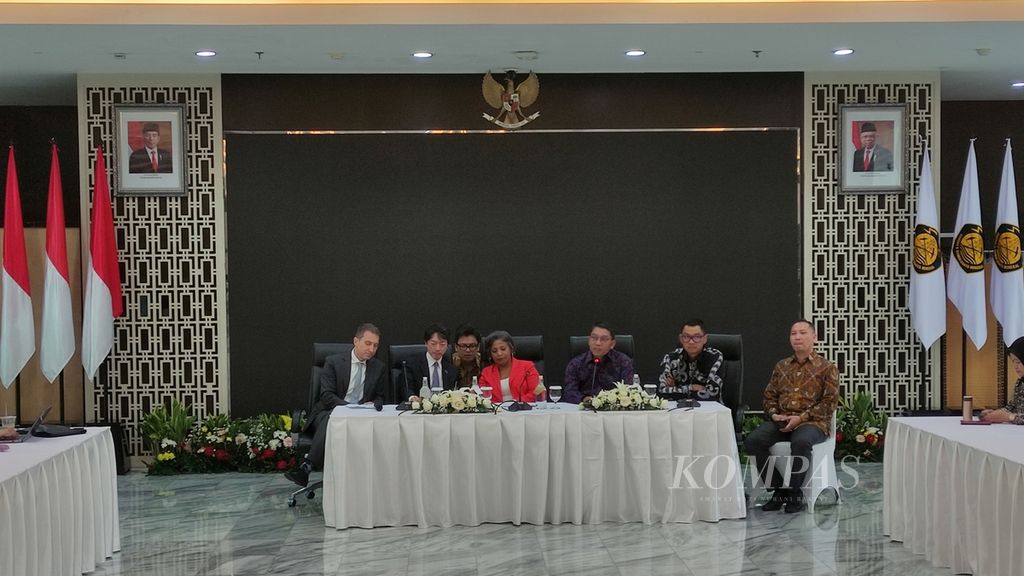 Suasana peluncuran Sekretariat Just Energy Transition Partnership (JETP) Indonesia di kantor Kementerian Energi dan Sumber Daya Mineral, Jakarta, Kamis (16/2/2023). 