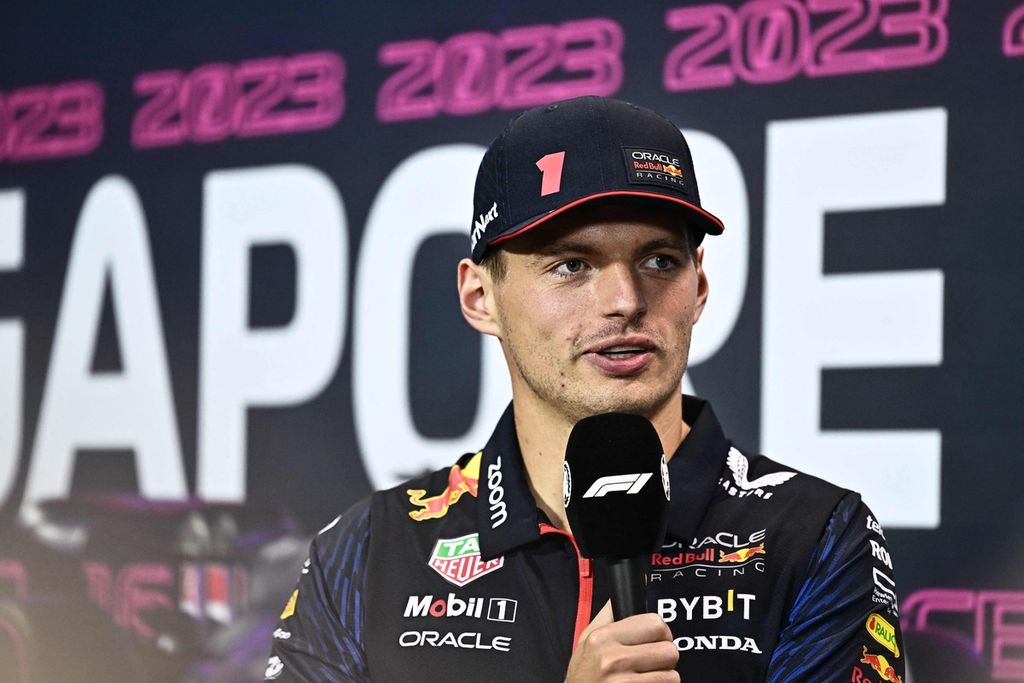 Pebalap Red Bull Racing, Max Verstappen, berbicara saat jumpa pers jelang balapan Formula 1 seri Singapura, Kamis (14/9/2023).