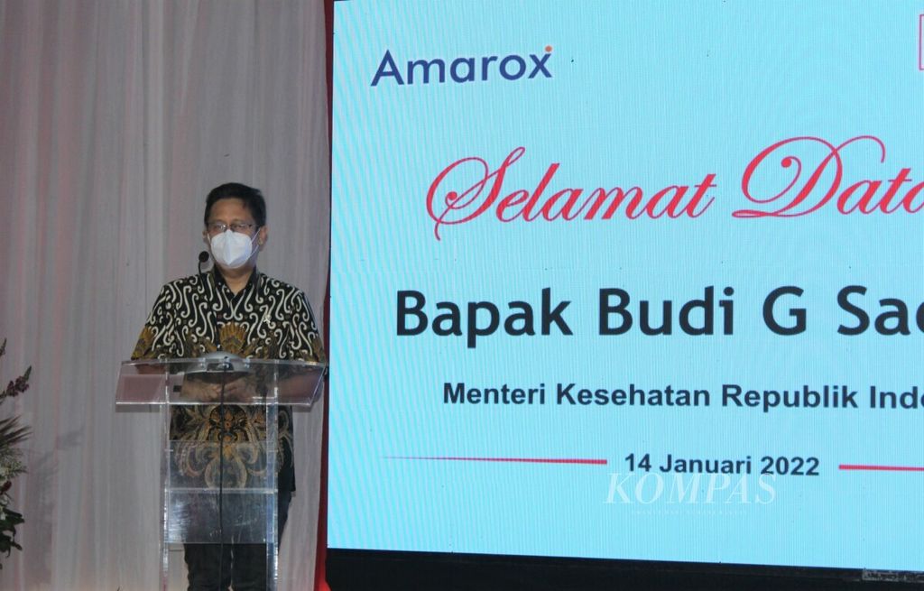 Menteri Kesehatan Budi Gunadi Sadikin saat meninjau PT Amarox Pharma Global, Cikarang, Kabupaten Bekasi, Jumat (14/1/2022). Perusahan itu akan memproduksi obat antivirus Covid-19 molnupiravir.