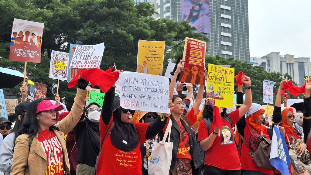 Peringatan Hari Buruh Sedunia, Rabu (1/5/2024), di seputar Patung Arjuna Wijaya dekat Monumen Nasional, Jakarta.