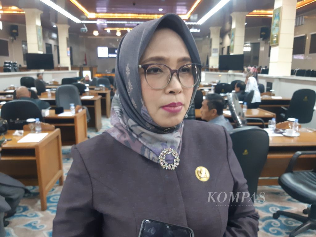 Wakil Ketua DPRD Kota Cirebon Fitria Pamungkaswati saat diwawancarai di Kota Cirebon, Jawa Barat, Senin (31/7/2023).