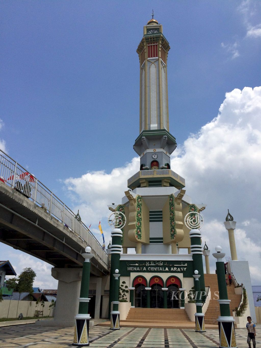 Menara Gentala Arasy menjadi bagian tak terpisahkan dari Kota Jambi di masa kini. Bangunan yang diresmikan Wakil Presiden Jusuf Kalla pada Maret 2015 diharapkan menjadi penanda kota dan ikon pariwisata karena letaknya yang berada di tepi Sungai Batanghari.