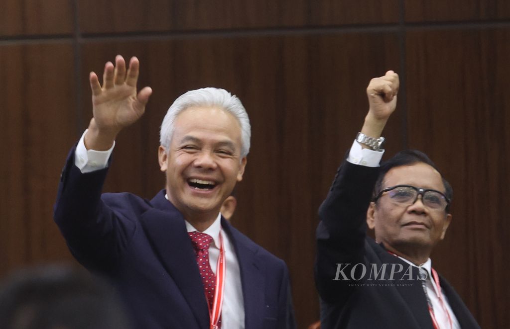 Pasangan calon presiden-wakil presiden Ganjar Pranowo-Mahfud MD hadir dalam sidang pembacaan putusan Perselisihan Hasil Pemilihan Umum (PHPU) Pilpres 2024 oleh hakim konstitusi di Mahkamah Konstitusi, Jakarta, Senin (22/4/2024). 