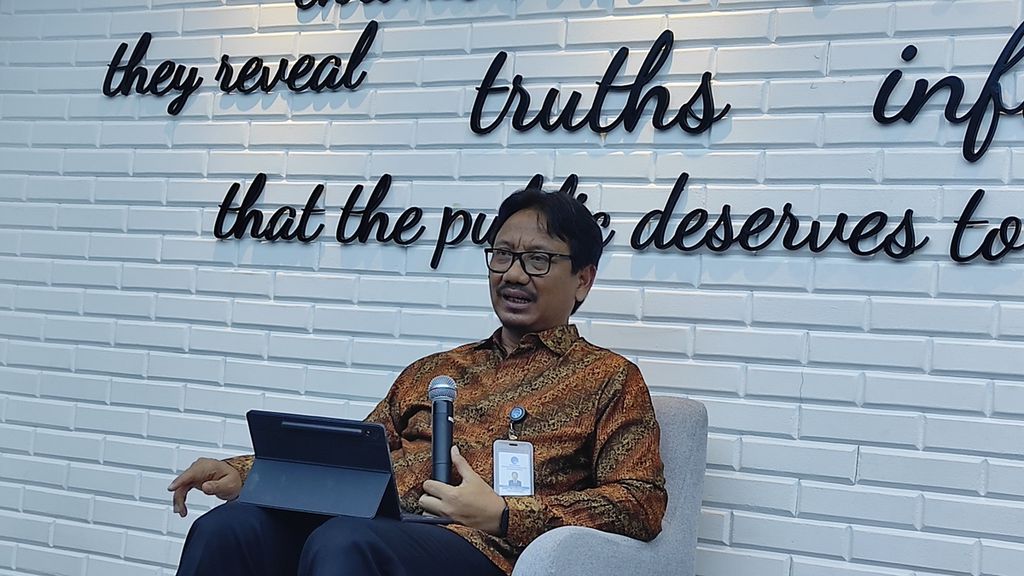 Inspektur Jenderal Kementerian Komunikasi dan Informatika Arief Tri Hardiyanto saat sesi Ngopi Bareng Kominfo, Jumat (23/2/2024), di Jakarta.