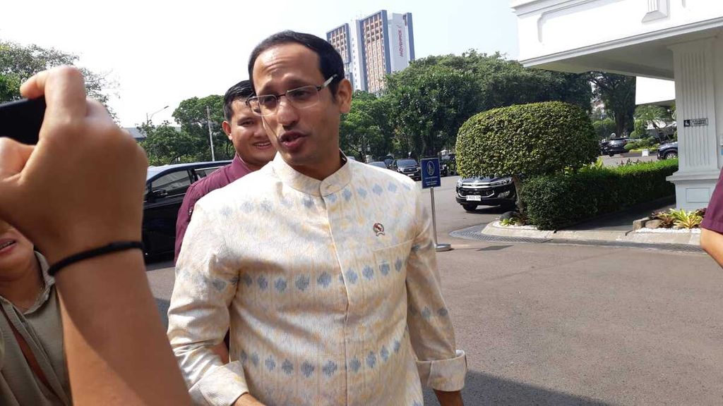 President Joko Widodo summoned the Minister of Education, Culture, Research and Technology Nadiem Makarim to the Merdeka Palace, Jakarta, Monday (27/5/2024).