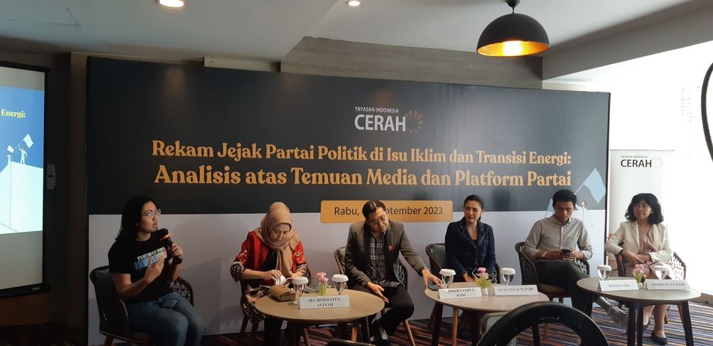 Diskusi dilakukan terkait hasil analisis yang dilakukan oleh Yayasan Indonesia Cerah di Jakarta, Rabu (13/9/2023), mengenai rekam jejak partai politik pada isu iklim dan transisi energi. 