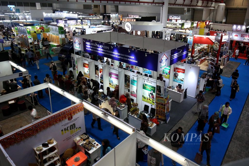 Suasana Pameran Food and Beverage Indonesia 2024 di Jakarta International Expo, Kemayoran, Jakarta, Kamis (9/5/2024). Pameran ini diikuti oleh lebih dari 100 perusahaan di bidang makanan dan minuman. Pameran kuliner yang bertujuan mendorong pertumbuhan industri makanan di Indonesia ini akan berlangsung hingga Sabtu (11/5/2024). 