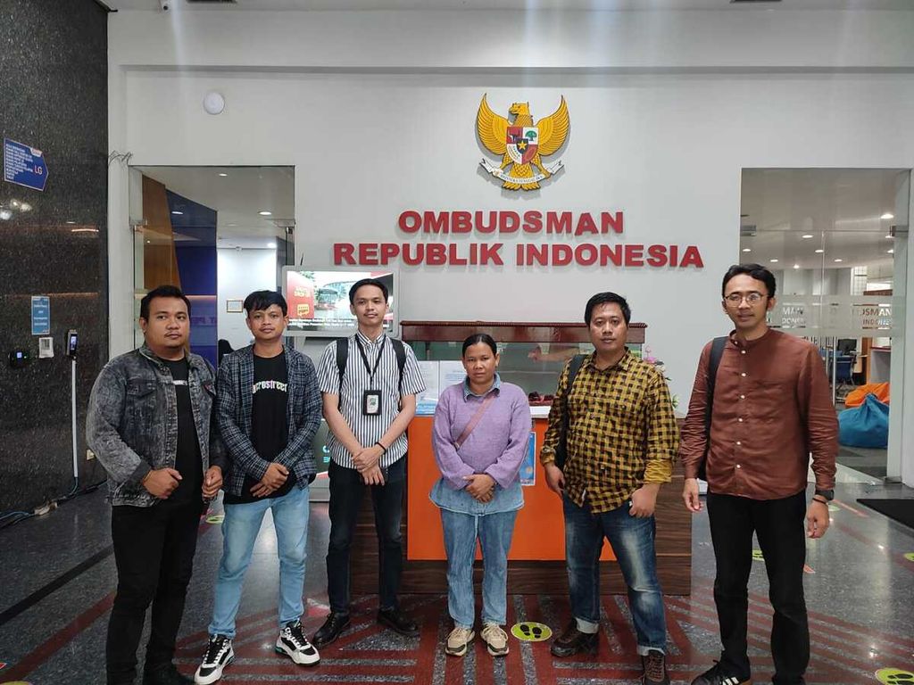 Tim Advokasi Solidaritas untuk Masyarakat Adat Bangkal, Kecamatan Seruyan Raya, Seruyan, Kalimantan Tengah, di Kantor Ombudsman RI, Sabtu (11/11/2023). Mereka mencari keadilan atas tewasnya Gijik (35), korban Tragedi Seruyan.