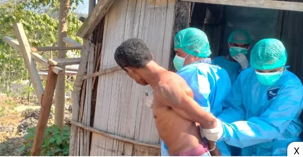 Pasien rabies Yoksan Selan (43) sebelum meninggal dunia. Korban sempat berupaya melarikan diri dari Puskesmas Niki-Niki Timor Tengah Selatan saat ia dirawat di puskesmas itu. Korban ini merupakan orang kesembilan yang meninggal akibat rabies di TTS.