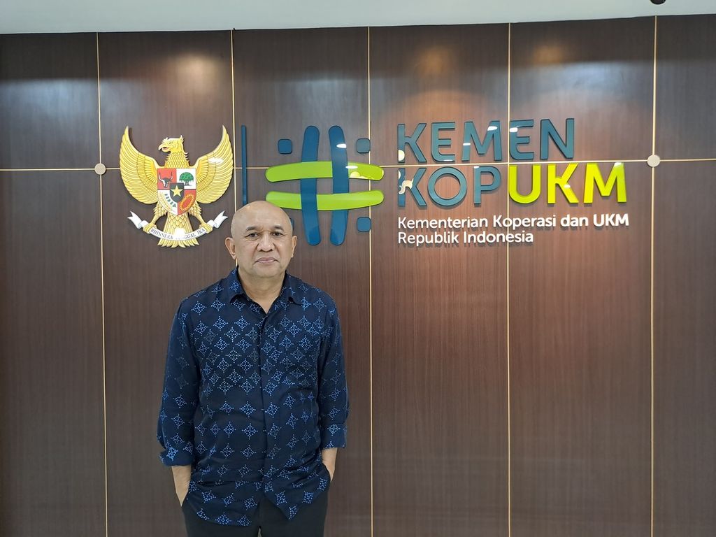 Menteri Koperasi dan UKM Teten Masduki dalam wawancara khusus dengan harian <i>Kompas </i>di kantornya, Jakarta, Jumat (3/2/2023).