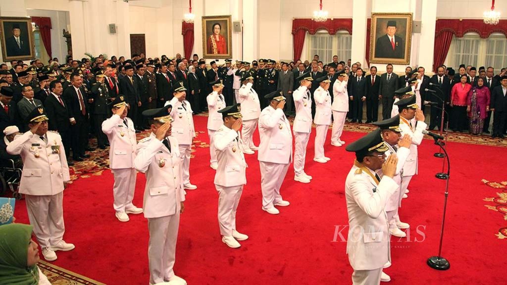 Sebanyak sembilan pasang gubernur dan wakil gubernur terpilih hasil pilkada serentak 2018 dilantik oleh Presiden Joko Widodo di Istana Negara, Rabu (5/9/2018). 