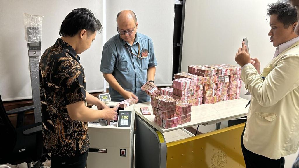 The seizure of assets in the form of money suspected to be the result of corruption in tin commodity mining in the mining business license area of PT Timah Tbk from 2015 to 2022.