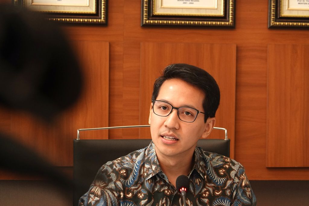 Direktur Utama Pusat Pengelolaan Kompleks Gelora Bung Karno Rakhmadi A Kusumo memberikan keterangan pers di Gedung Kementerian Sekretariat Negara, Jakarta, Kamis (25/5/2023). 
