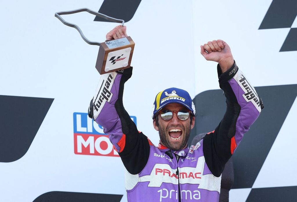 Pebalap Ducati Pramac, Johann Zarco, merayakan podium kedua pada balapan MotoGP seri Jerman, 19 Juni 2022 lalu.