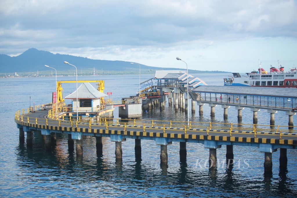 Kondisi salah satu dermaga di Pelabuhan Ketapang yang sepi karena tidak beroperasi pada Rabu (25/3/2020). Pelabuhan Ketapang ditutup sejak Selasa (24/3/2020) pukul 23.00 hingga Kamis (26/3/2020) pukul 05.00 untuk menghormati mayoritas warga Bali yang memperingati Nyepi.