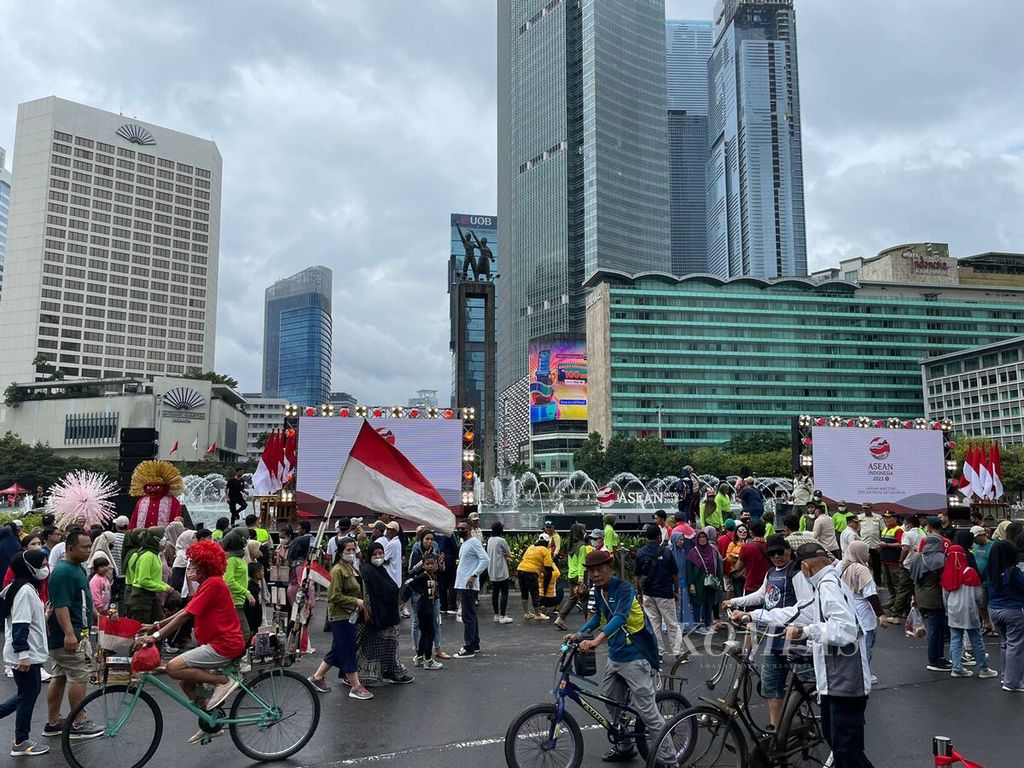 Acara Kick Off Keketuaan Indonesja di ASEAN Tahun 2023 digelar saat hari bebas kendaraan bermotor di kawasan Bundaran Hotel Indonesia, Jakarta, Minggu (29/1/2023).