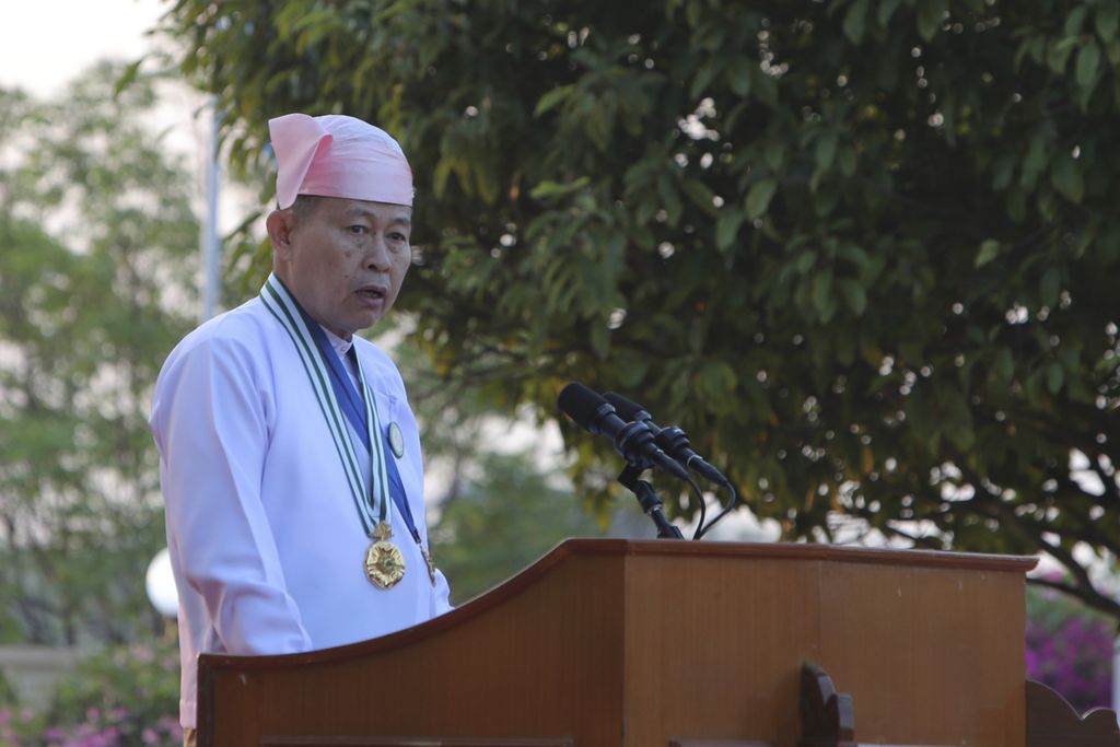 Wakil Ketua Dewan Pemerintahan Negara atau State Administration Council (SAC) Wakil Jenderal Senior Soe Win berpidato dalam upacara peringatan ke-77 Union Day Myanmar di Naypyitaw, Myanmar, 12 Februari 2024. 