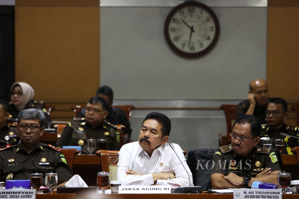 Jaksa Agung Sanitiar Burhanuddin di kompleks Parlemen, Jakarta, Senin (20/1/2020). 