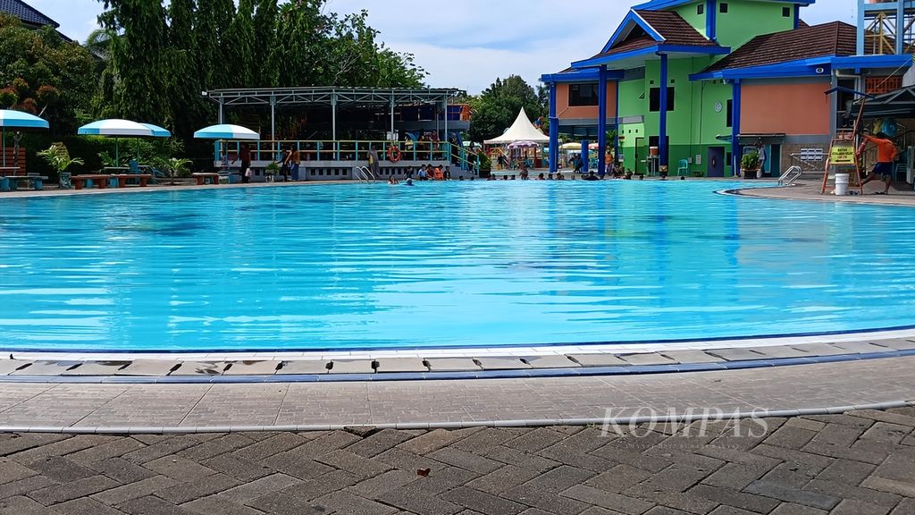 Area kolam renang tempat Yudha Arfandi (33) melatih Dante (6), di kolam renang Taman Tirta Mas (Palem Indah), Pondok Kelapa, Duren Sawit, Jakarta Timur, Selasa (13/2/2024). Di lokasi inilah, Yudha diduga melakukan tindak pidana pembunuhan berencana kepada Dante pada Sabtu (27/1/2024).