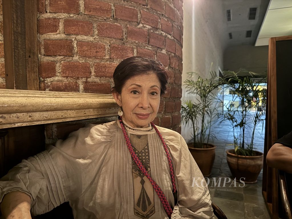 Actress Niniek L Karim in Jakarta on Sunday (21/4/2024).