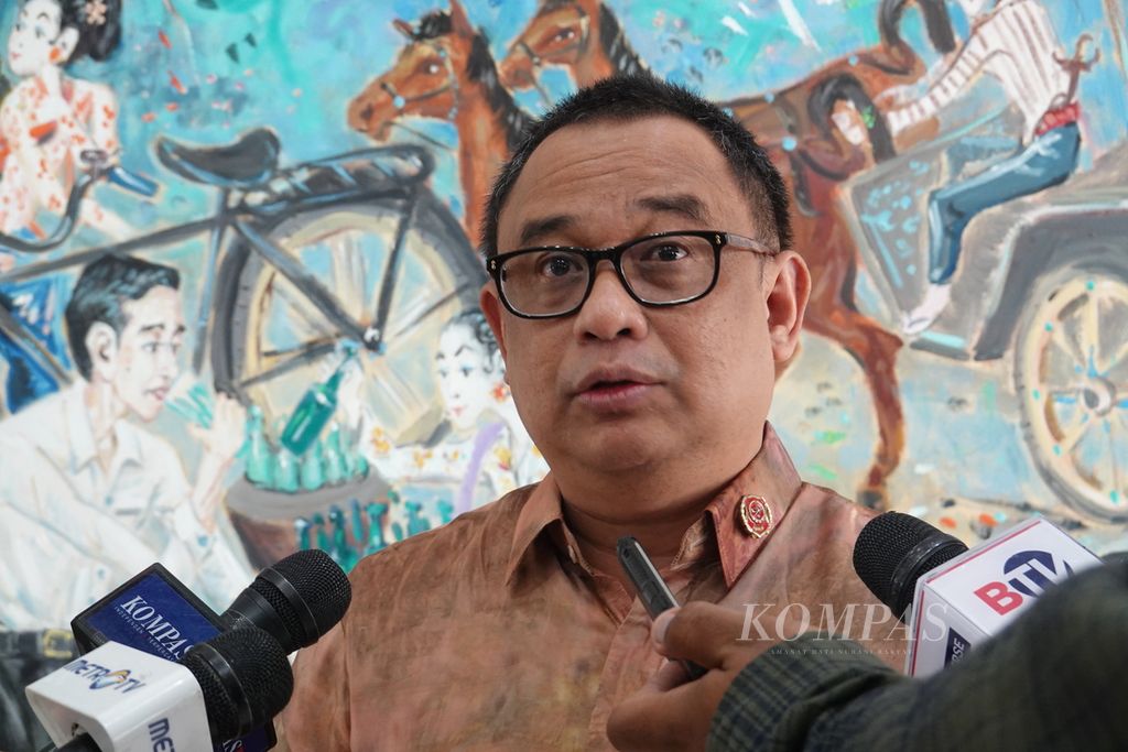 Koordinator Staf Khusus Presiden AAGN Dwipayana memberikan keterangan pers di kantor Kementerian Sekretariat Negara, Jakarta, Kamis (23/11/2023).